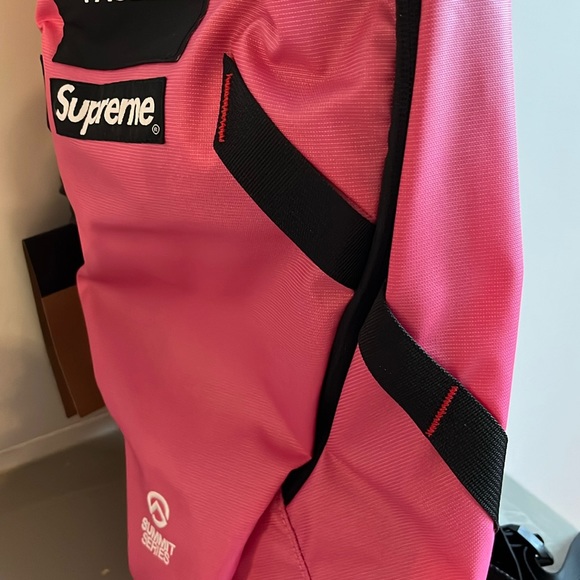 Supreme x The North Face Prim Pink Outer Tape Seam Backpack - Picture 8 of 12